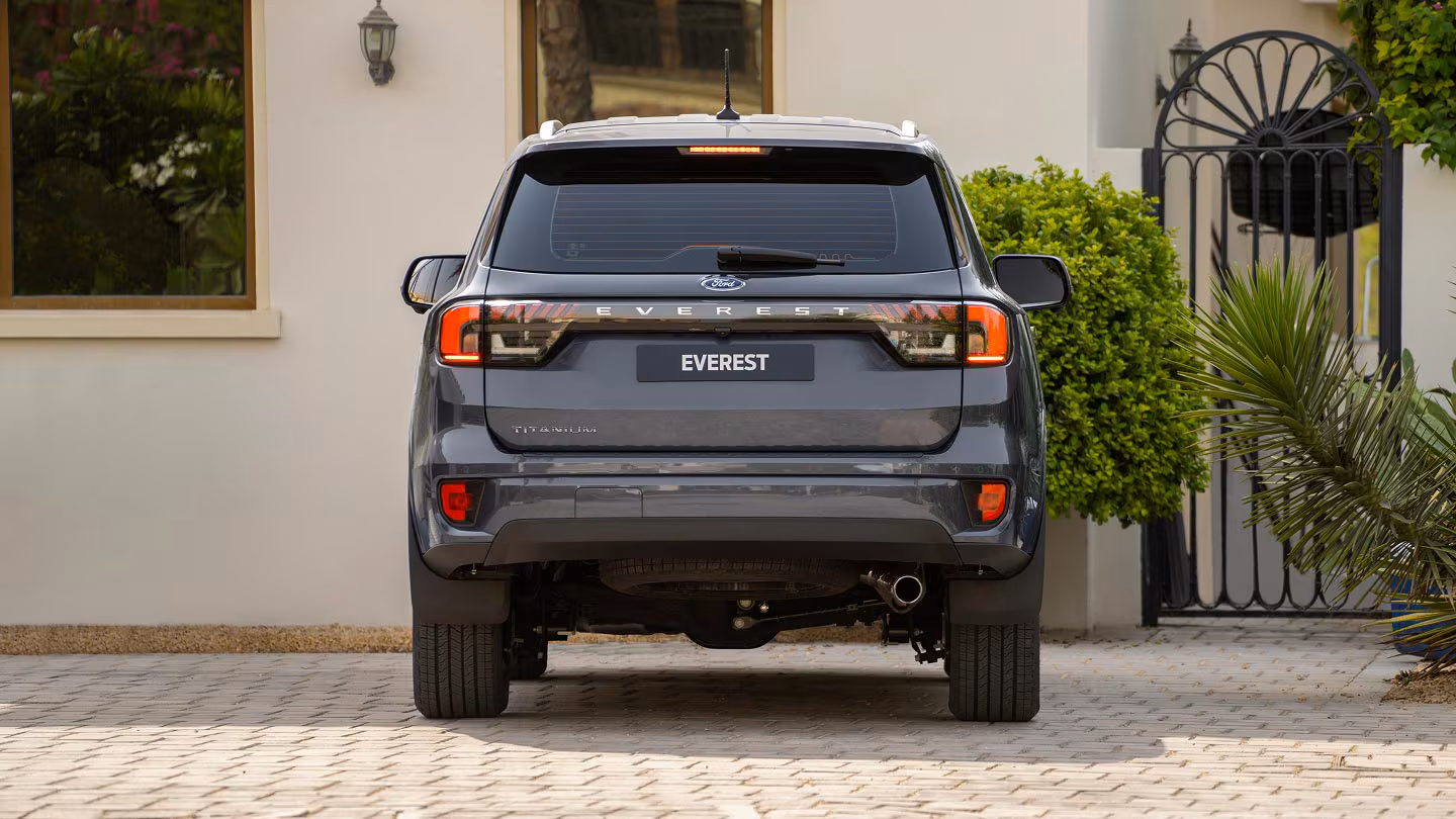 Ford Everest con portón trasero eléctrico